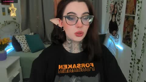 Snapshot of dixipixi_ chatting on February 2, 5:32 am dixipixi_ online show from February 2, 5:32 am