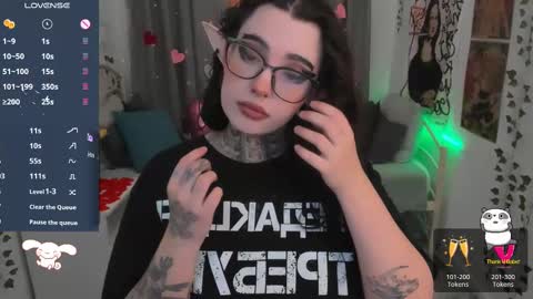 Snapshot of dixipixi_ chatting on February 14, 5:41 am dixipixi_ online show from February 14, 5:41 am