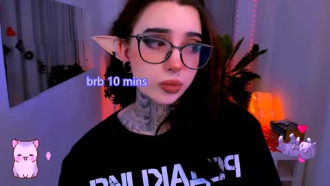 Snapshot of dixipixi_ chatting on February 15, 12:01 pm dixipixi_ online show from February 15, 12:01 pm