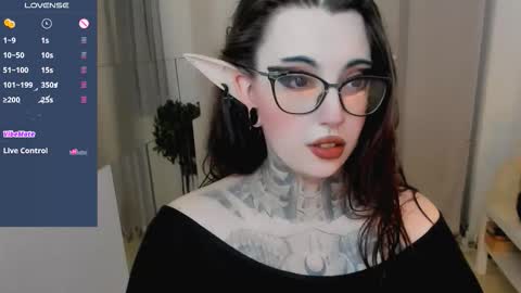 Snapshot of dixipixi_ chatting on September 13, 5:40 am dixipixi_ online show from September 13, 5:40 am