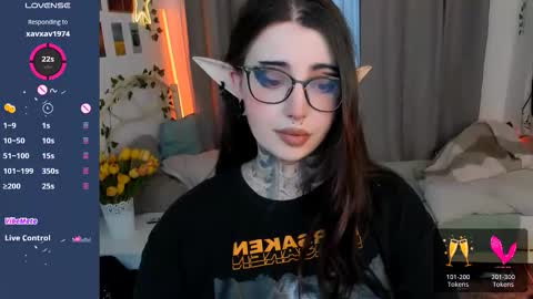 Snapshot of dixipixi_ chatting on September 20, 6:03 am dixipixi_ online show from September 20, 6:03 am