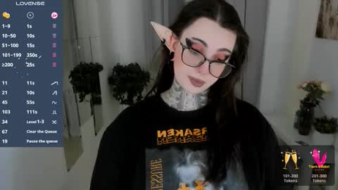 Snapshot of dixipixi_ chatting on October 9, 5:49 am dixipixi_ online show from October 9, 5:49 am