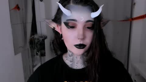 Snapshot of dixipixi_ chatting on October 26, 5:57 am dixipixi_ online show from October 26, 5:57 am