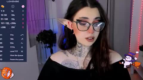 Snapshot of dixipixi_ chatting on November 6, 6:25 am dixipixi_ online show from November 6, 6:25 am