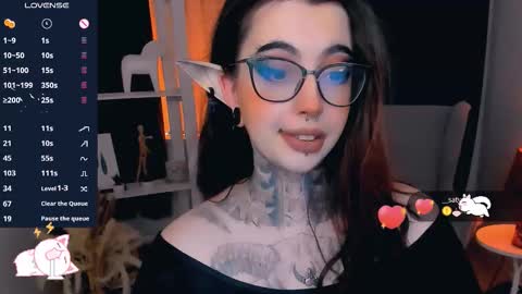 Snapshot of dixipixi_ chatting on November 15, 5:49 am dixipixi_ online show from November 15, 5:49 am