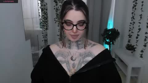 dixipixi_ online show from April 17, 7:00 am