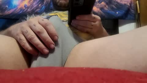 Snapshot of djirie1 chatting on December 17, 8:43 pm Tunes online show from December 17, 8:43 pm