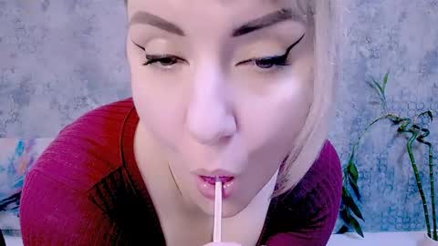 djullia online show from November 28, 8:39 am