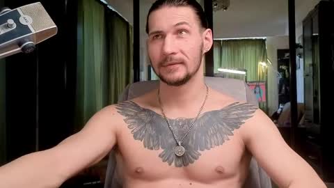 Snapshot of dl_raven chatting on April 30, 5:03 am Silverhand online show from April 30, 5:03 am