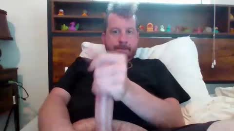Snapshot of dlew505 chatting on June 2, 8:00 pm come say hey lets chat online show from June 2, 8:00 pm