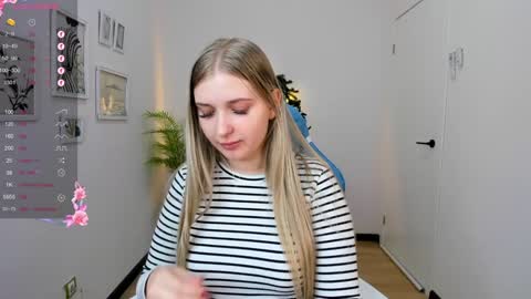 Snapshot of do_u_want_alice chatting on December 15, 5:34 am Alice online show from December 15, 5:34 am