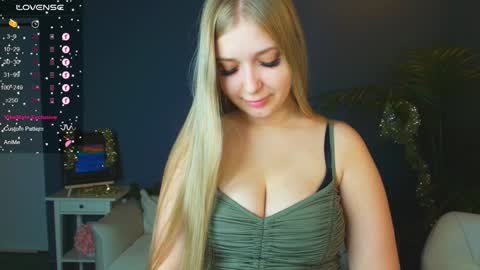 Snapshot of do_u_want_alice chatting on December 19, 2:56 am Alice online show from December 19, 2:56 am