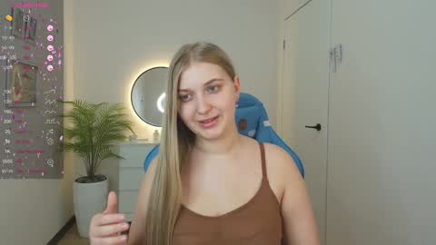 Snapshot of do_u_want_alice chatting on February 1, 5:28 am Alice online show from February 1, 5:28 am