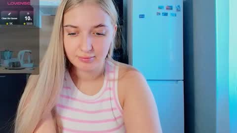 Snapshot of do_u_want_alice chatting on September 26, 7:23 am Alice online show from September 26, 7:23 am