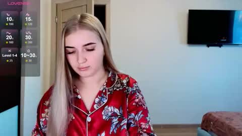 Snapshot of do_u_want_alice chatting on October 17, 5:21 am Alice online show from October 17, 5:21 am