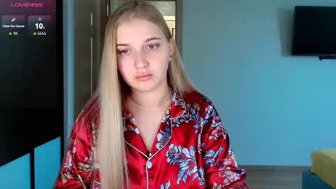 Snapshot of do_u_want_alice chatting on November 9, 10:02 am Alice online show from November 9, 10:02 am