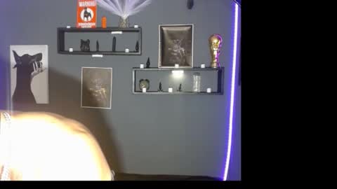 Snapshot of dober_manent chatting on November 18, 1:22 am dober_manent online show from November 18, 1:22 am