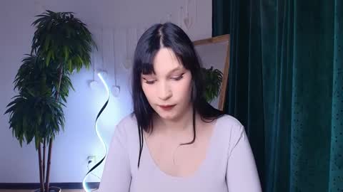 Mia online show from April 2, 8:01 am