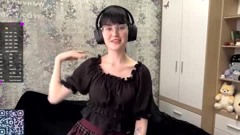 Annie PVT IS OPEN online show from September 25, 12:09 pm