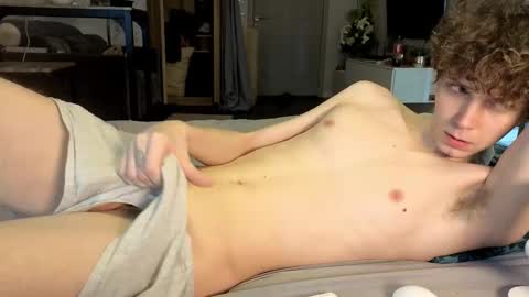 Snapshot of doedeeer chatting on December 15, 7:34 am Alex online show from December 15, 7:34 am