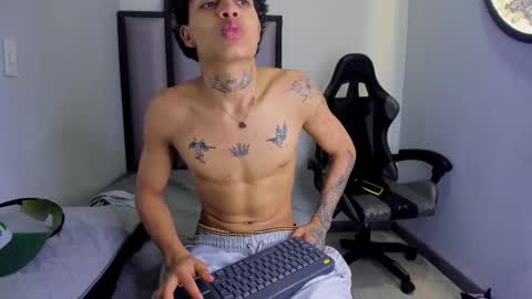 Snapshot of dogan_renz0 chatting on February 26, 11:48 pm Dogan online show from February 26, 11:48 pm