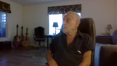 Snapshot of dogluc7 chatting on December 3, 8:50 pm dogluc7 online show from December 3, 8:50 pm