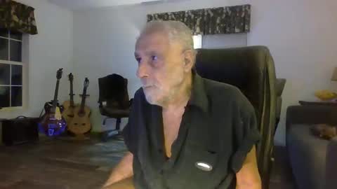 Snapshot of dogluc7 chatting on December 4, 5:49 am dogluc7 online show from December 4, 5:49 am