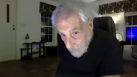 Snapshot of dogluc7 chatting on December 5, 1:36 am dogluc7 online show from December 5, 1:36 am