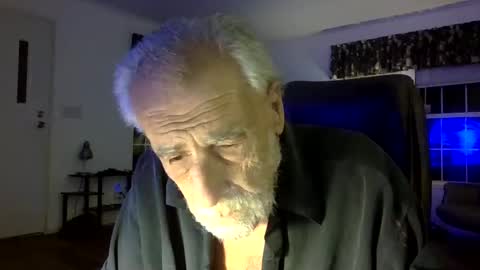 Snapshot of dogluc7 chatting on December 6, 12:34 am dogluc7 online show from December 6, 12:34 am