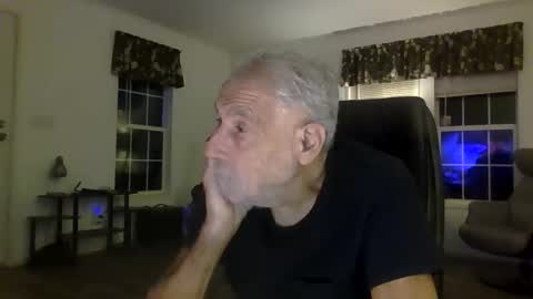 Snapshot of dogluc7 chatting on December 7, 2:31 am dogluc7 online show from December 7, 2:31 am