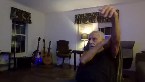 Snapshot of dogluc7 chatting on December 8, 12:51 am dogluc7 online show from December 8, 12:51 am