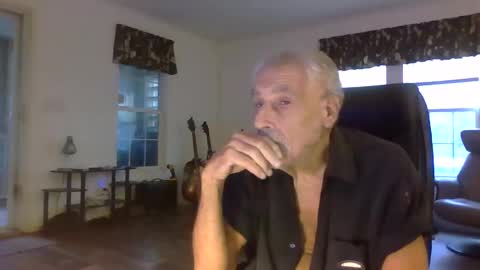 Snapshot of dogluc7 chatting on December 29, 7:43 pm dogluc7 online show from December 29, 7:43 pm