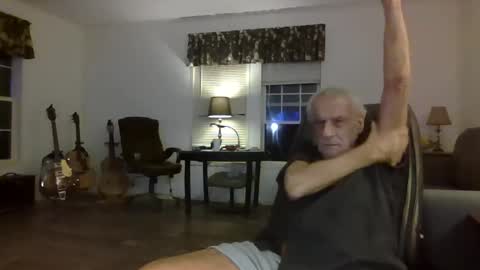Snapshot of dogluc7 chatting on December 31, 12:43 am dogluc7 online show from December 31, 12:43 am