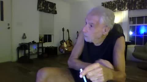 Snapshot of dogluc7 chatting on January 2, 1:49 am dogluc7 online show from January 2, 1:49 am