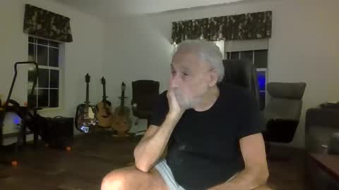 Snapshot of dogluc7 chatting on February 3, 12:36 am dogluc7 online show from February 3, 12:36 am