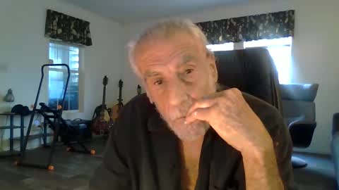 Snapshot of dogluc7 chatting on February 27, 9:58 pm dogluc7 online show from February 27, 9:58 pm