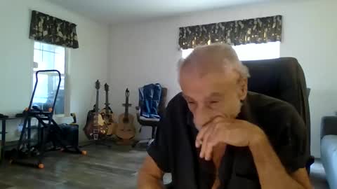 Snapshot of dogluc7 chatting on March 2, 6:51 pm dogluc7 online show from March 2, 6:51 pm