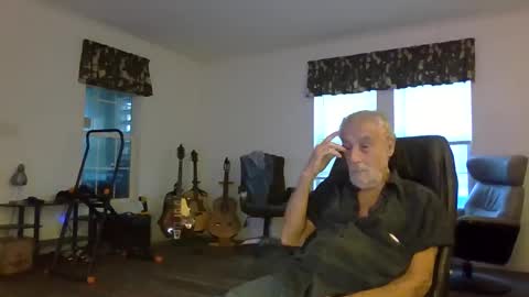 Snapshot of dogluc7 chatting on March 2, 11:09 pm dogluc7 online show from March 2, 11:09 pm
