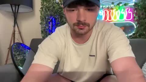 Snapshot of dohmerboyz chatting on March 1, 4:36 am GIJO online show from March 1, 4:36 am