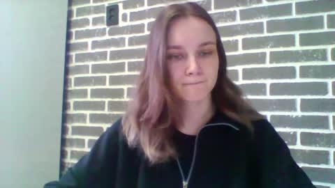 dolcezza_ online show from April 6, 11:11 am