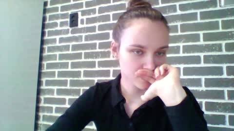 dolcezza_ online show from April 9, 11:04 am