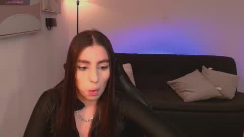 Dolcie  online show from October 21, 9:15 pm