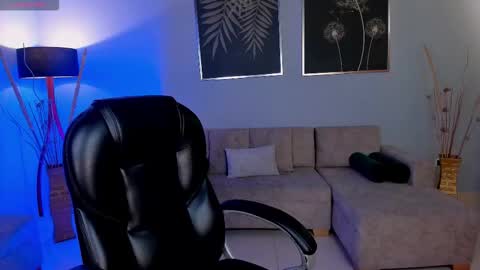 Dolcie  online show from January 14, 7:30 pm