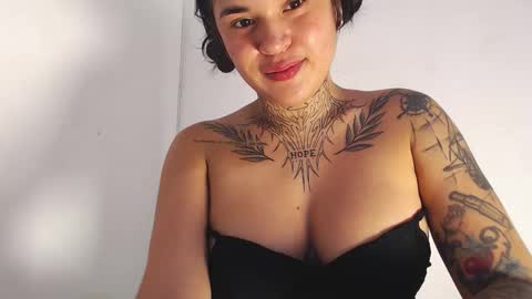 doll_and_thebrown online show from December 18, 4:51 am