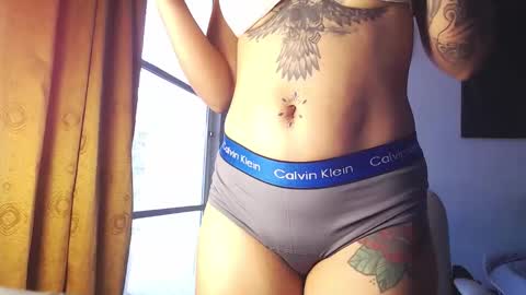 doll_and_thebrown online show from December 22, 7:11 pm