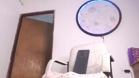 doll_and_thebrown online show from April 8, 1:49 am