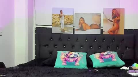 Snapshot of doll_celeste19 chatting on December 31, 3:23 am C E L E S T E online show from December 31, 3:23 am