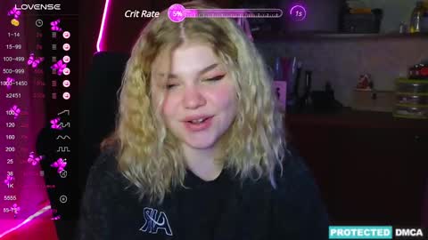 Chloe online show from December 5, 3:50 pm