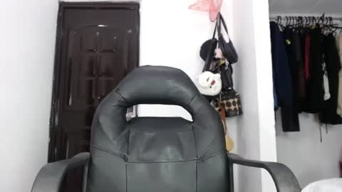 doll_dollys_ online show from January 28, 8:26 pm