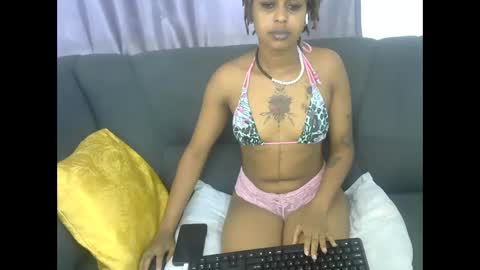 Snapshot of doll_starr chatting on January 21, 10:30 am doll_starr online show from January 21, 10:30 am